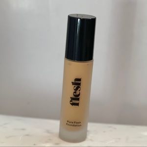 Flesh Foundation -19 COCONUT